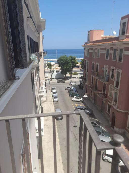 Casa Jole, Appartamento In Centro Bari Bagian luar foto